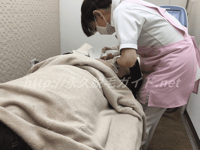 VIO脱毛照射中